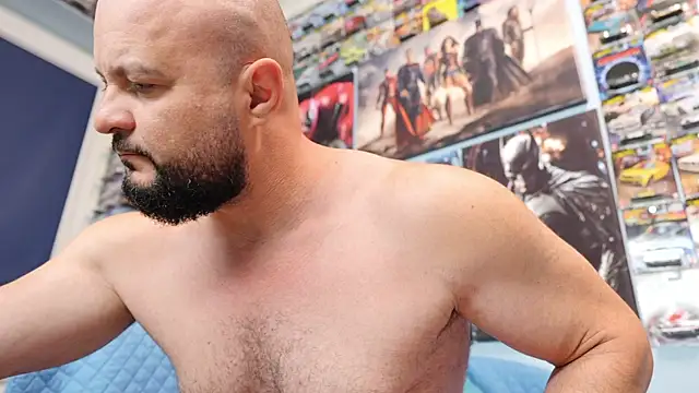 Muscle_Bear: διαδικτυακό σόου στην κάμερα