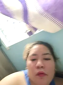 Chat XXX en directo de naughtiestmumknky99