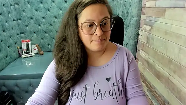 Sarah_Boobs_ élő XXX-chatje
