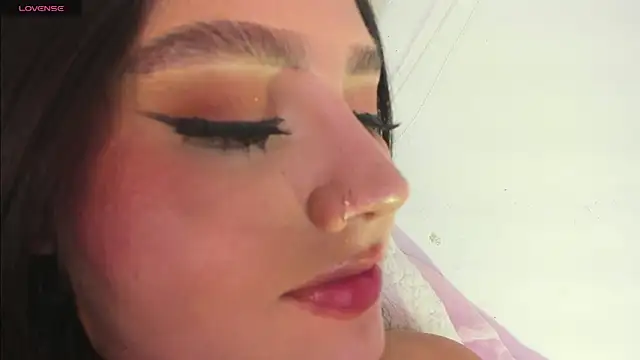 HilaryBlaze's Live XXX Chat
