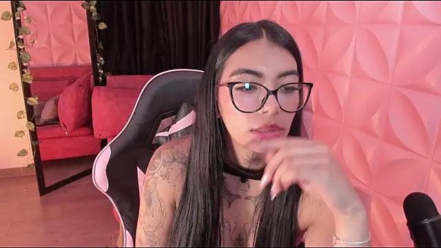 NattGomez Adlı Modelin Canlı XXX Sohbeti