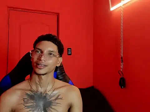 XXX chat uživo modela kai_storm77