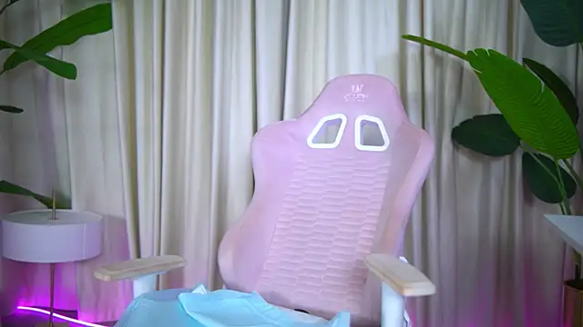 Živý XXX chat FoxieJullia