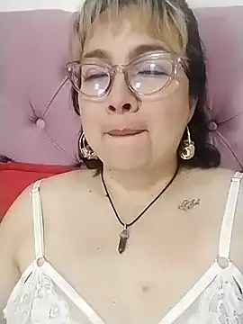 Chat +18 de AnyaLuxx ao vivo