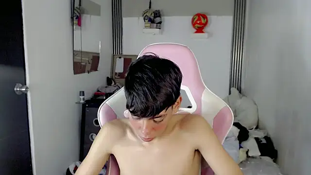 Liarr_ élő XXX-chatje