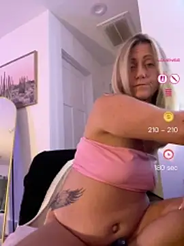 FoxyMillie's Live XXX Chat