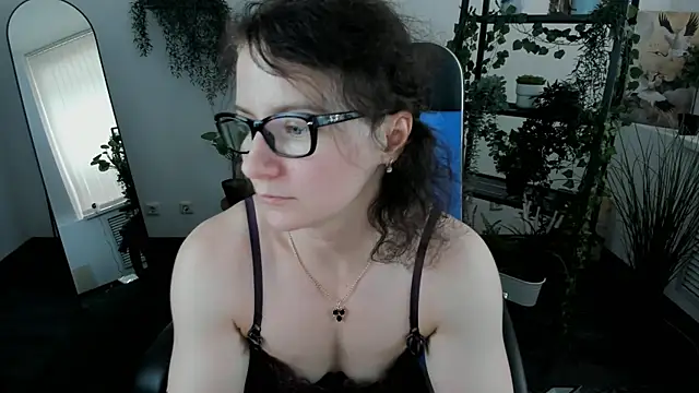 צ'אט XXX בשידור חי של AureliaGleam