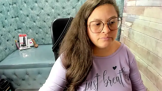 Sarah_Boobs_ Adlı Modelin Canlı XXX Sohbeti
