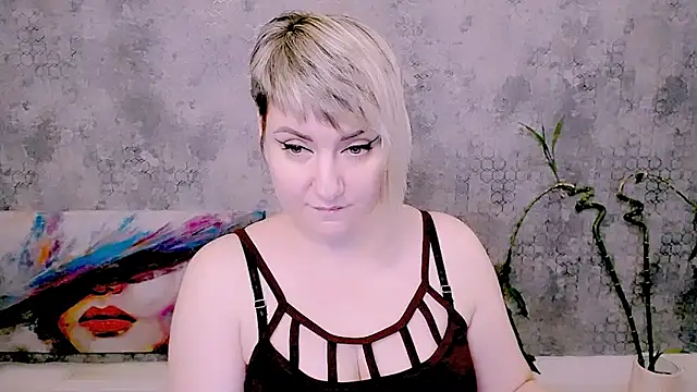 XXX chat uživo modela Djullia