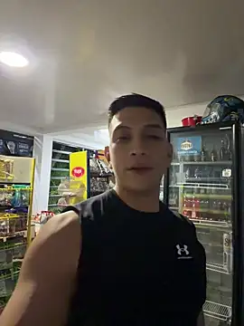 OliverWest04 live XXX chat