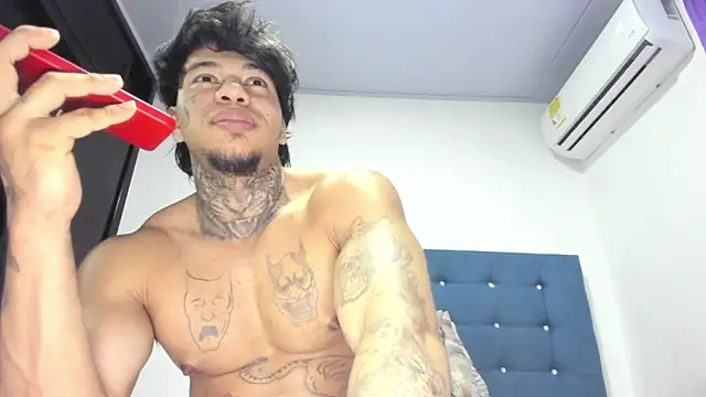 daamonxxx19_'s Live XXX Chat
