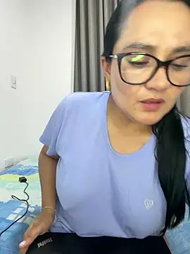 Chat +18 de rousee69_ ao vivo