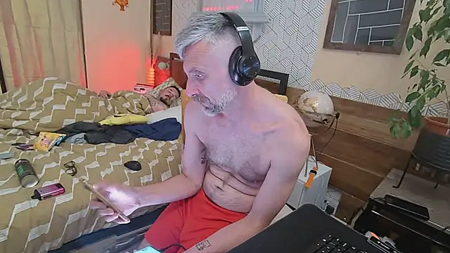 your-new-hoT-uncle: απευθείας συνομιλία ΧΧΧ