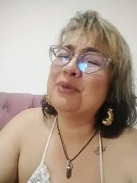 AnyaLuxx Adlı Modelin Canlı XXX Sohbeti