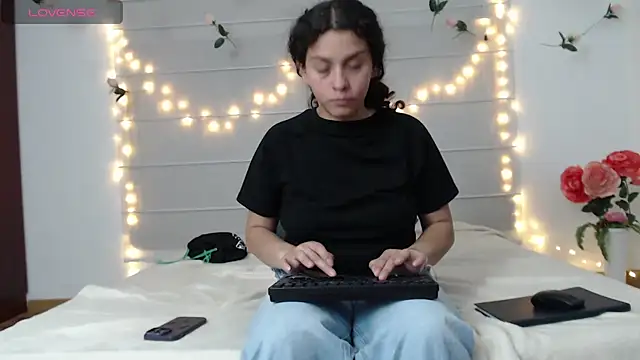 Sarabubbie's Live XXX Chat