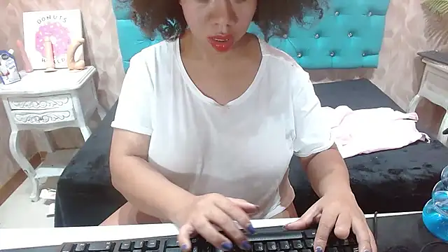 KeniaLovex's Live XXX Chat