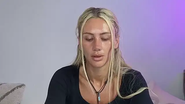 Elsa_24 élő XXX-chatje