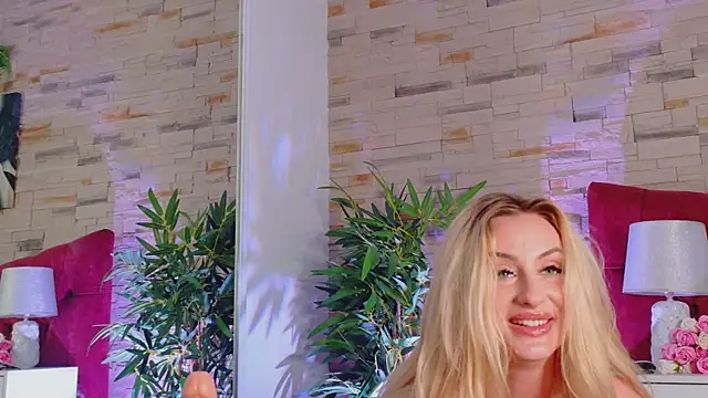 Ivorym00n Live XXX Chat