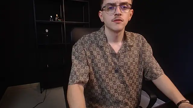 Chat +18 de FelixStarkk ao vivo