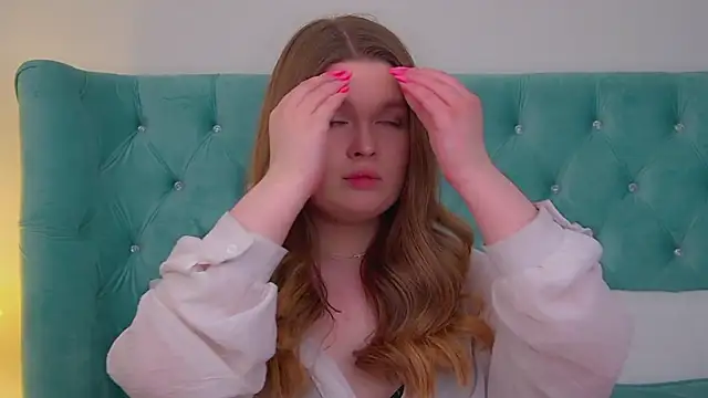 CrystalLyons' Live XXX Chat