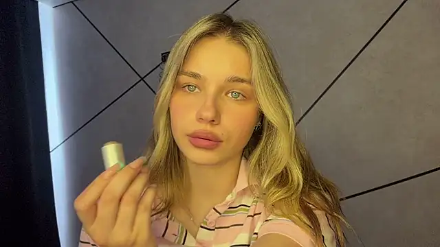 EarthaStinett Adlı Modelin Canlı XXX Sohbeti