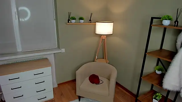 Онлайн чат XXX PlushyMood
