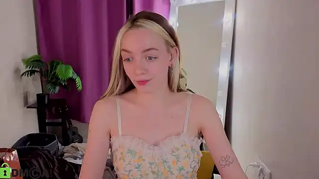 R0cket_bunny's Live XXX Chat