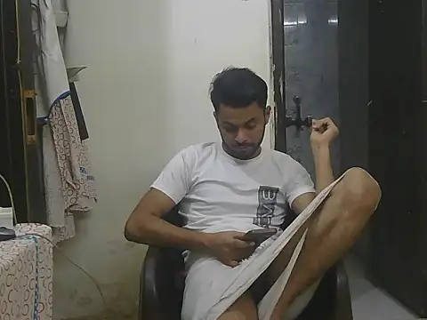 Stubborndesiboy: онлайн-секс-чат