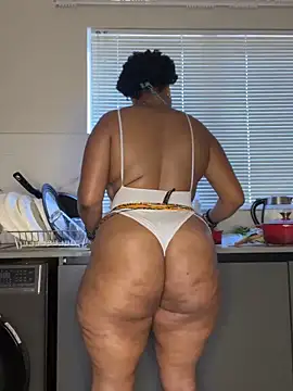 CurvyDesire1's Live XXX Chat