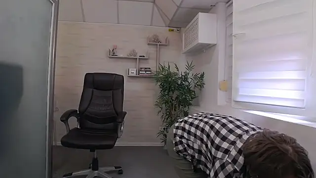 MaddyVelvet's Live XXX Chat
