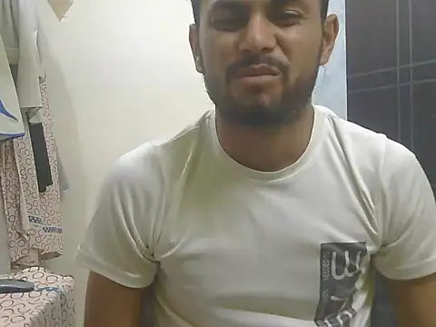 StubborndesiboyのライブXXXチャット