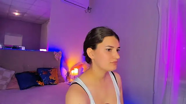 Chat +18 de Laura_Leee ao vivo