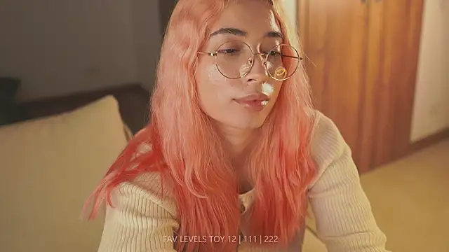 dearnina_ élő XXX-chatje