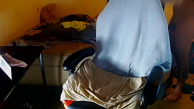YoBleez Live XXX-chat