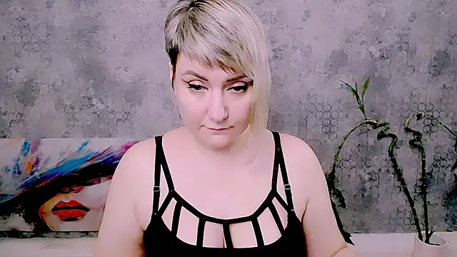 Djullia élő XXX-chatje