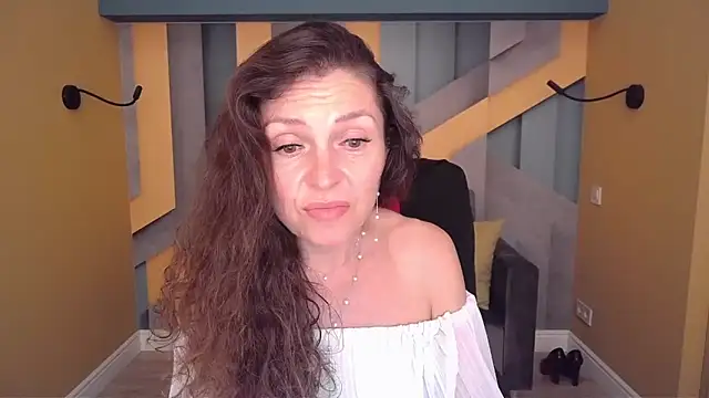 EllaLong's Live XXX Chat