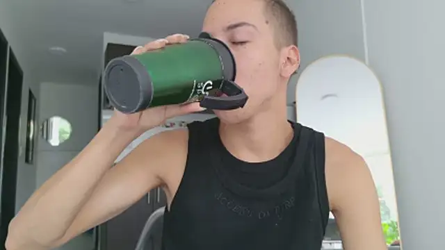 XXX chat uživo modela grey___27