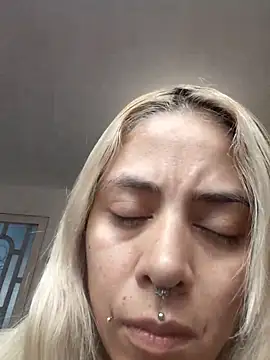 sofigirlgold élő XXX-chatje