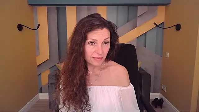 EllaLong élő XXX-chatje