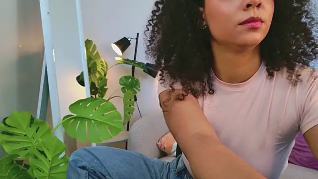 XXX chat uživo modela Tiana_Toffee