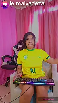 Chat +18 de leonasafira ao vivo