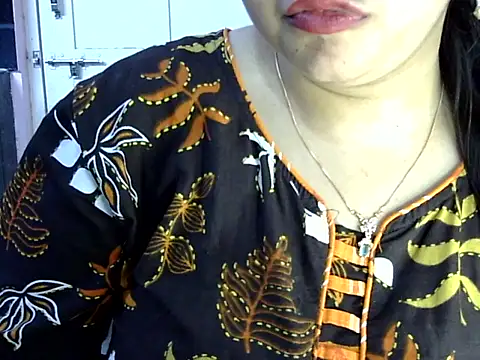 Chat +18 de Cute_Aliyaa ao vivo