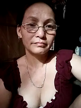 XXX chat uživo modela Cucci07