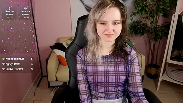 LinaVeritas' Live XXX Chat