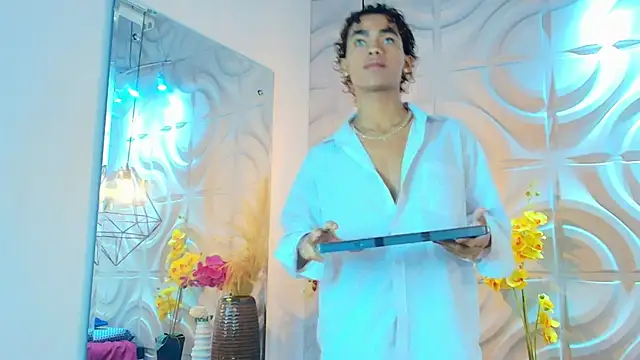 دردشة AlanCutee الجنسية المباشرة