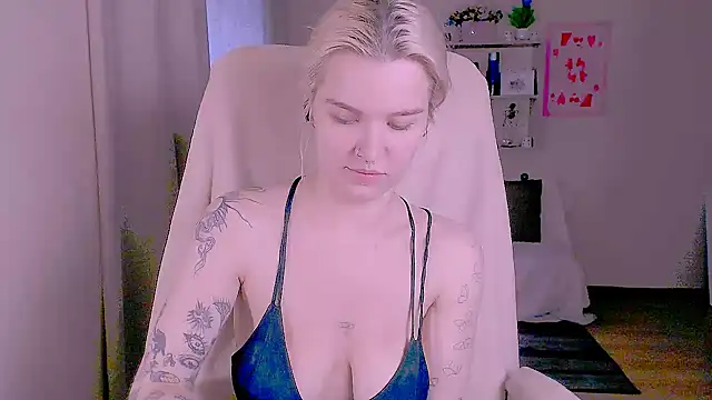 Hot_Blonda Chat XXX in diretta