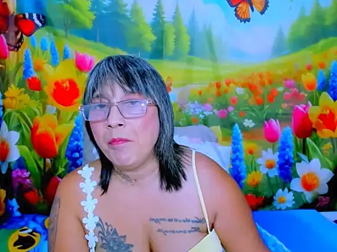 indianroxy Adlı Modelin Canlı XXX Sohbeti