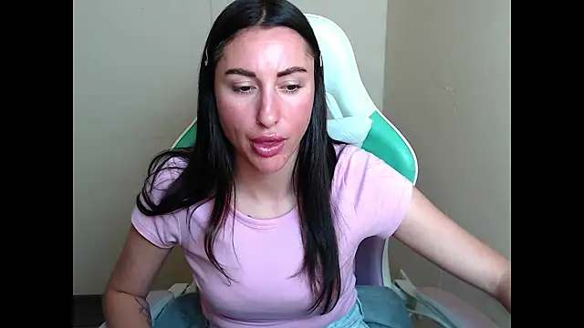 Chat +18 de Cammil1a_horn ao vivo