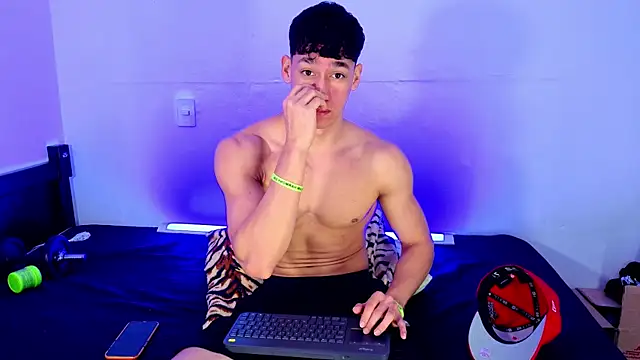 Онлайн чат XXX Luke_Muscle