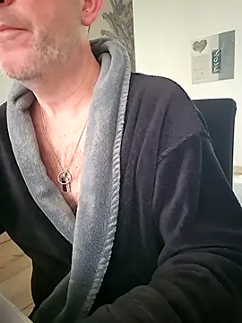 KnownObligation1's Live XXX Chat